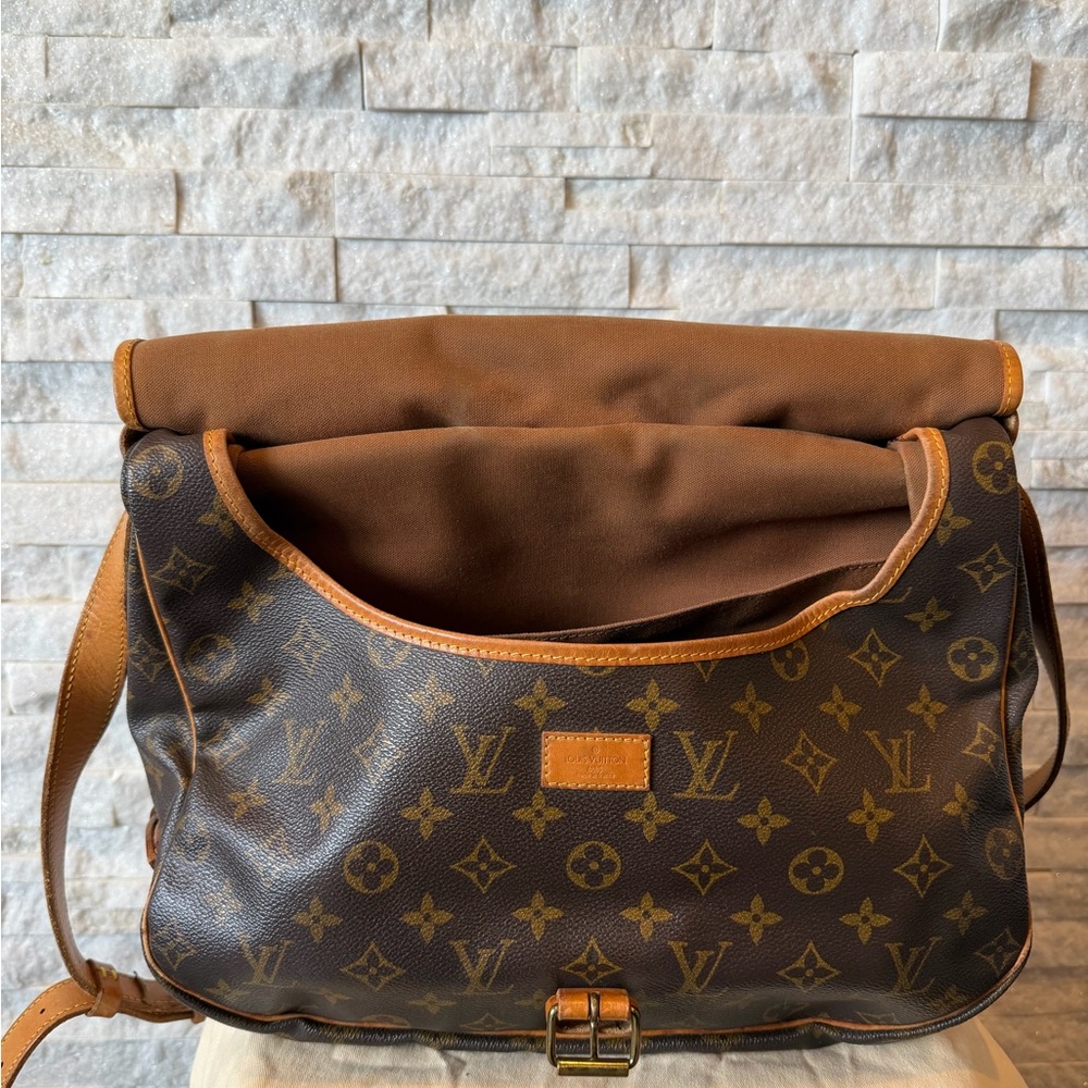 Louis Vuitton Saumur 35 in Brown Monogram - Vintage Crossbody - Picture 11 of 14